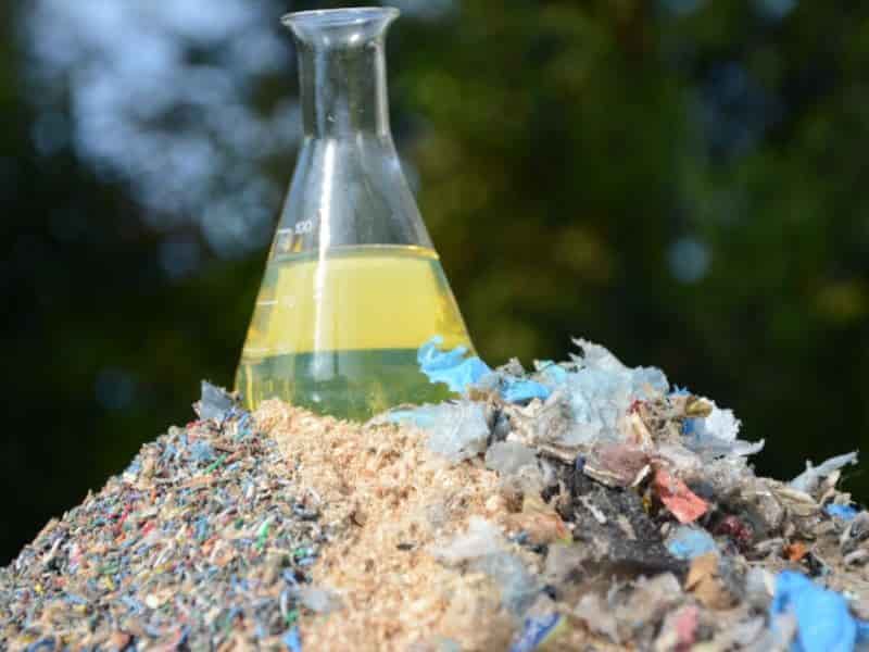 France pushes for greater use of recycled plastic