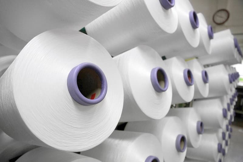 Polyester market still under burden in August