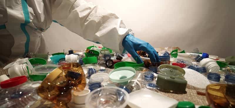 Sort-plastic-waste - PET-Bottles-recycled