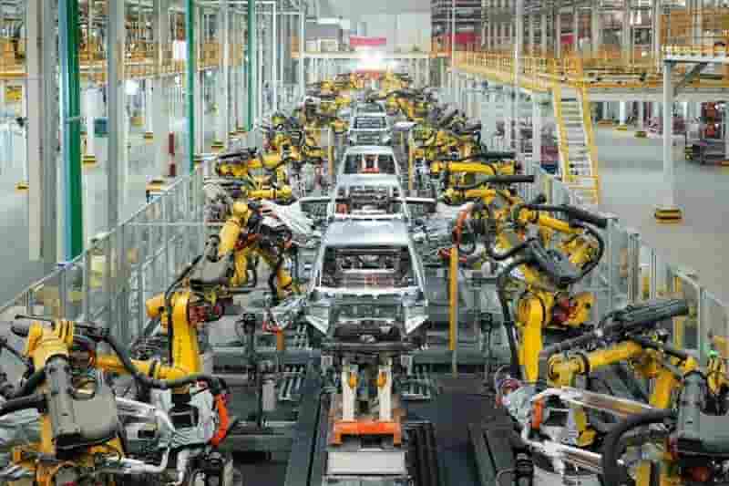 China’s Shift Is Shaking Europe’s Auto Giants